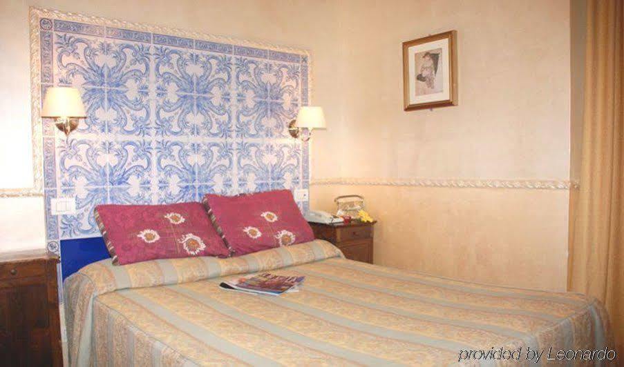 Hotel Picasso ローマ 部屋 写真
